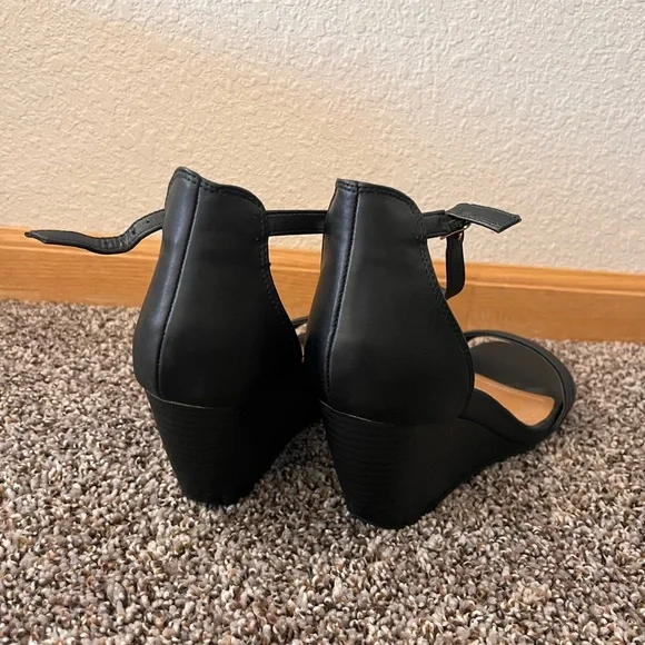 Kenneth Cole Reaction Black Wedge Sandals with Ankle Strap - Picture 7 of 8
